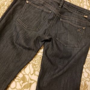 DL1961 SKINNY LEG JEANS